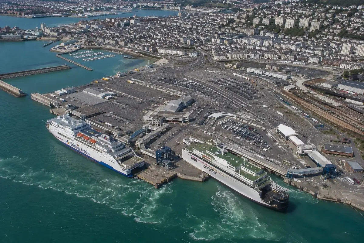 Porto dei traghetti di Cherbourg: rotta e viaggio in traghetto