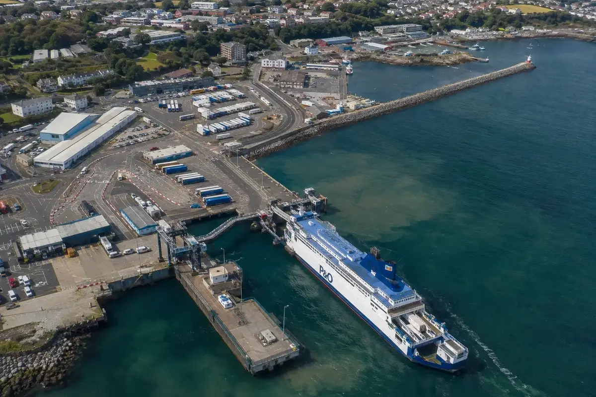 Traghetto da Cairnryan a Larne: rotta e viaggio in traghetto