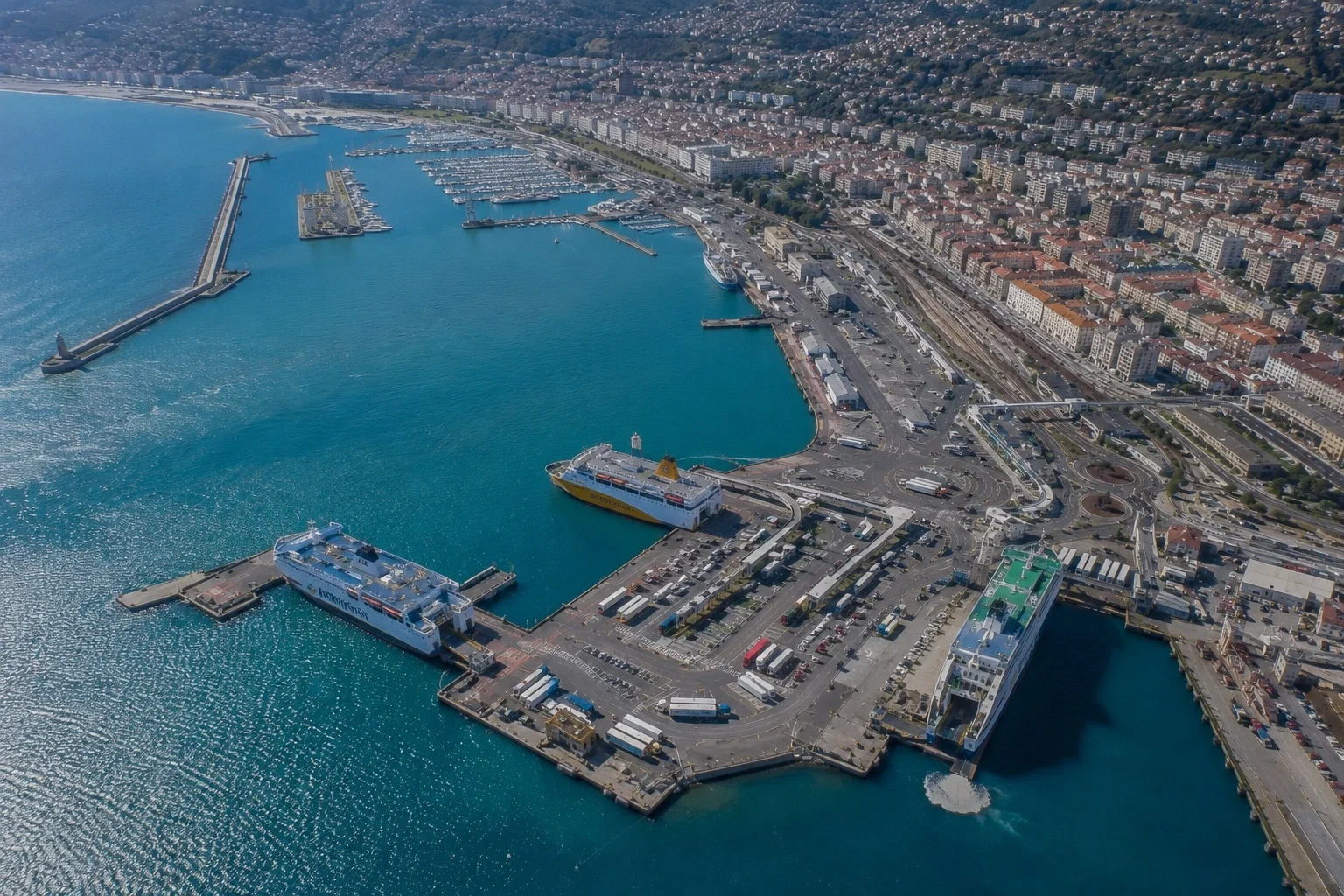 Traghetto da Nizza a Ajaccio: rotta e viaggio in traghetto