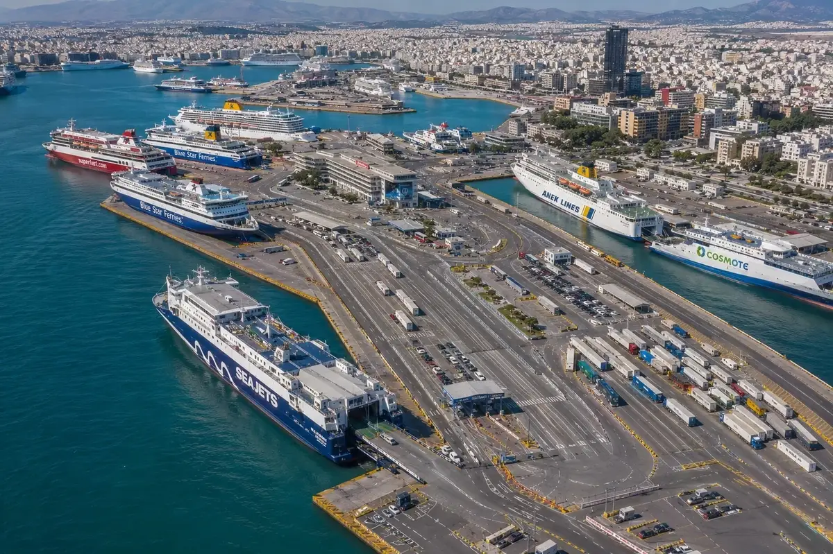 Porto dei traghetti del Pireo: rotta e viaggio in traghetto