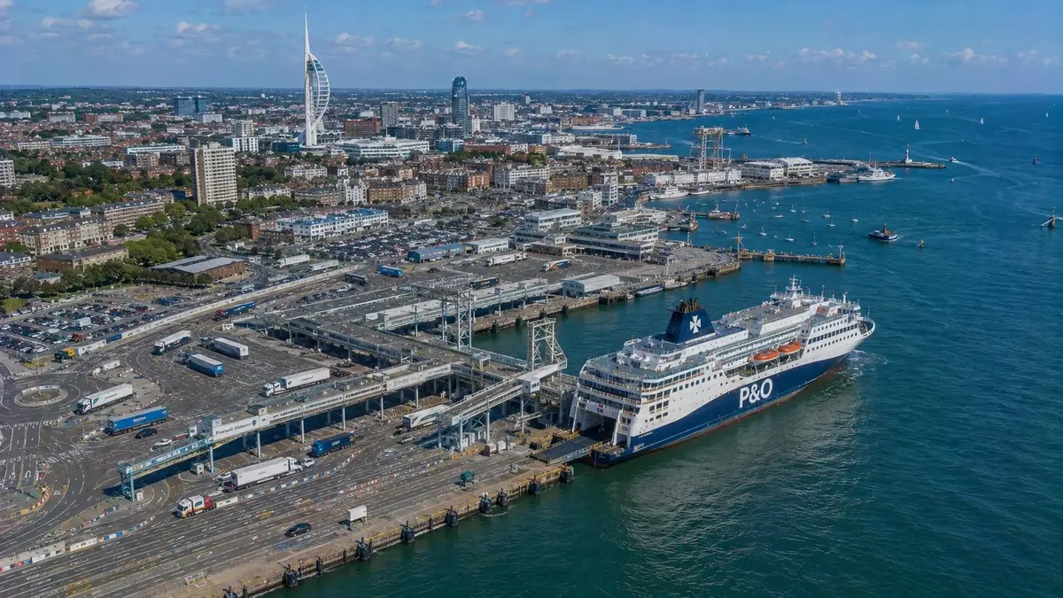 Porto traghetti di Portsmouth Harbour: rotta e viaggio in traghetto